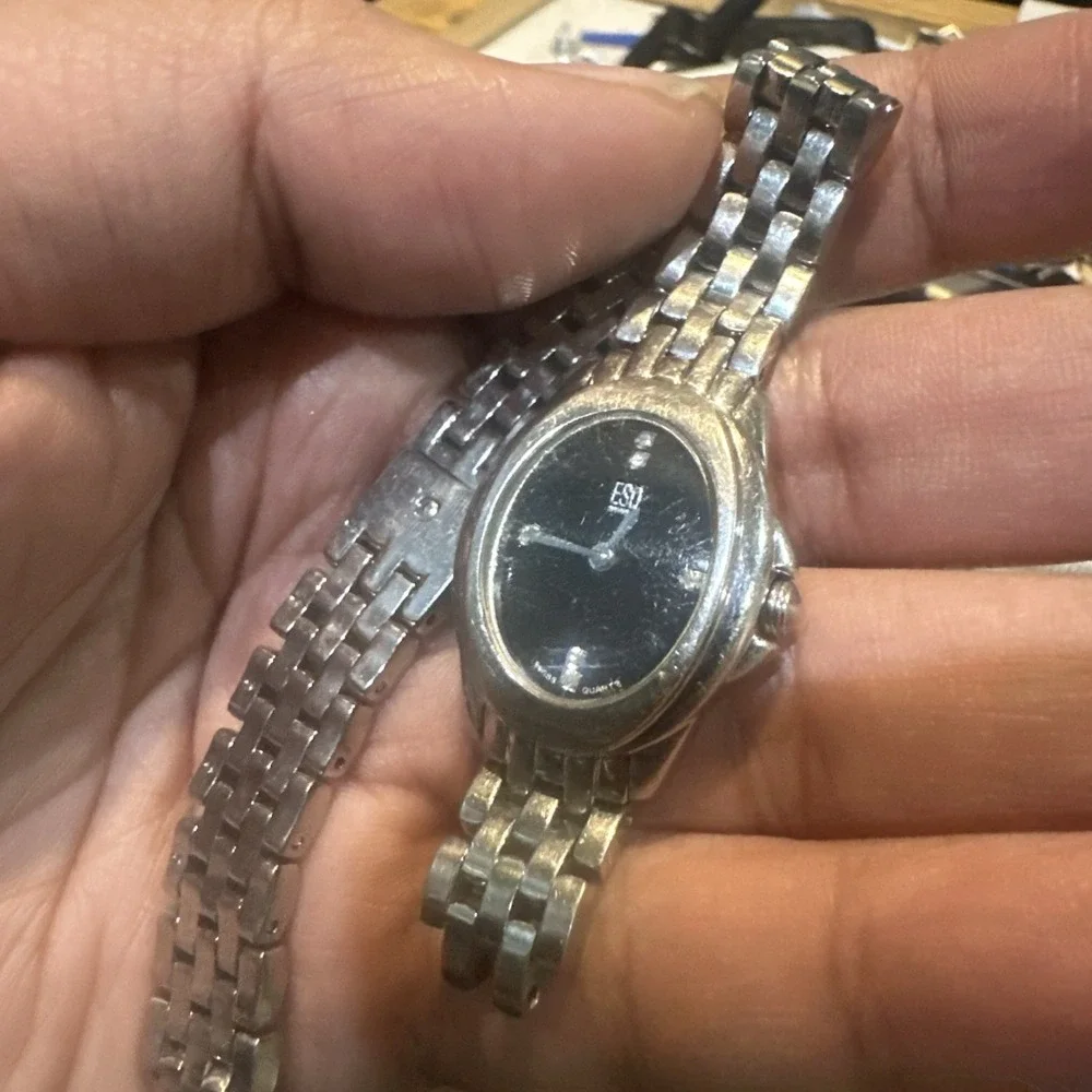 Working Vintage ESQ SWISS Women's Watch Silver Black Face 23mm Missing Band Link